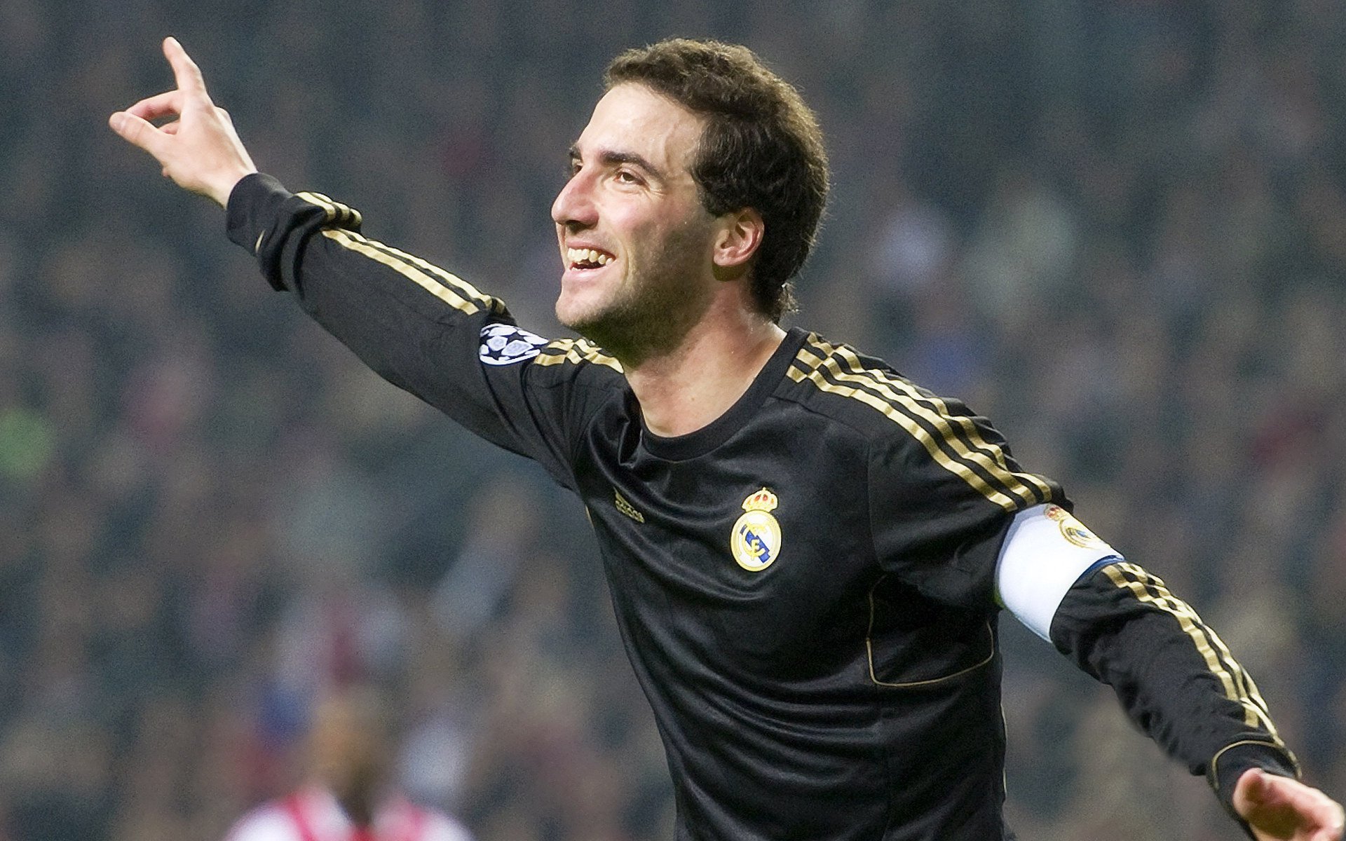 NBA季后赛激战正酣 新生代球星闪耀赛场